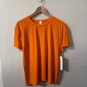 Lululemon women’s size 12 Train To Be short sleeve shirt Lit Orange •2024